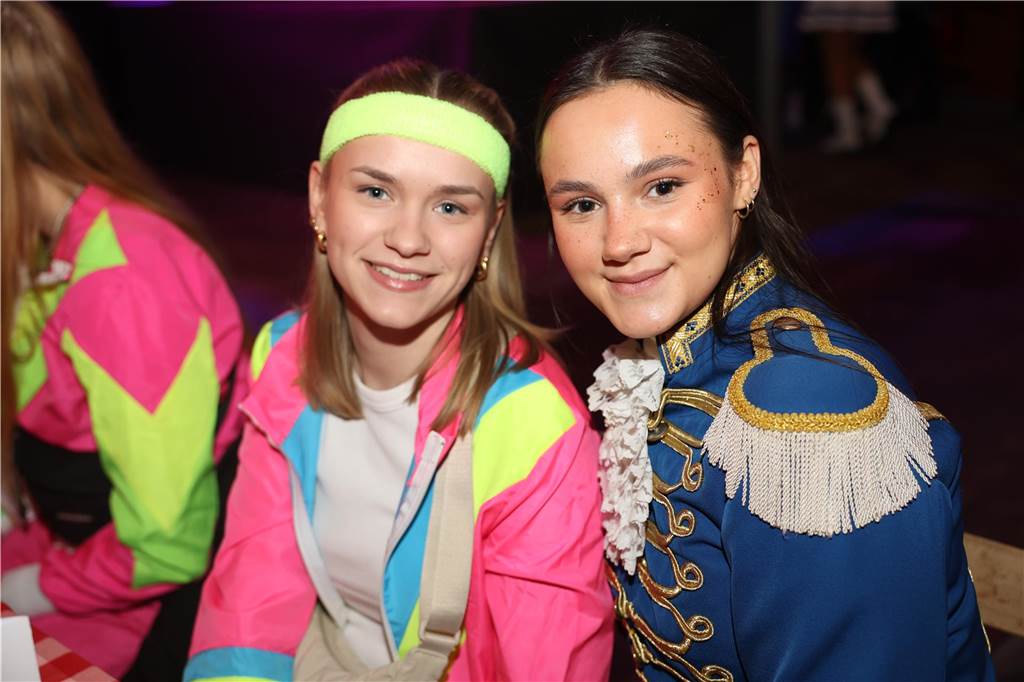 Super Stimmung beim Karneval in Olfen: Über 100 Bilder vom Prinzenball Eindrücke vom Prinzenball in Olfen am Sonntagabend