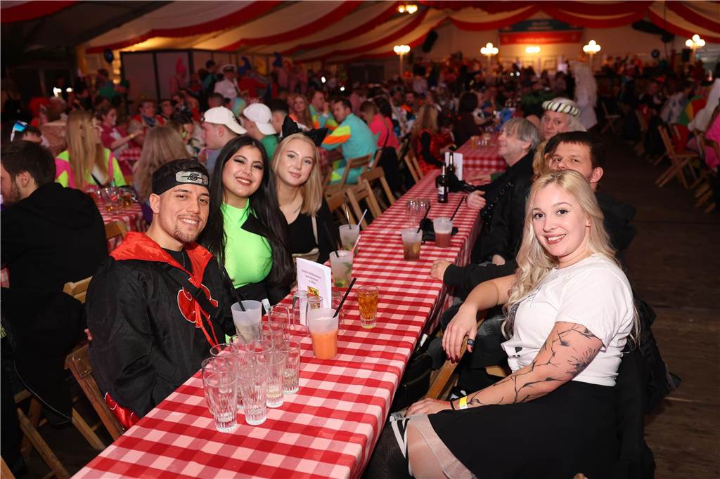 Super Stimmung beim Karneval in Olfen: Über 100 Bilder vom Prinzenball Eindrücke vom Prinzenball in Olfen am Sonntagabend