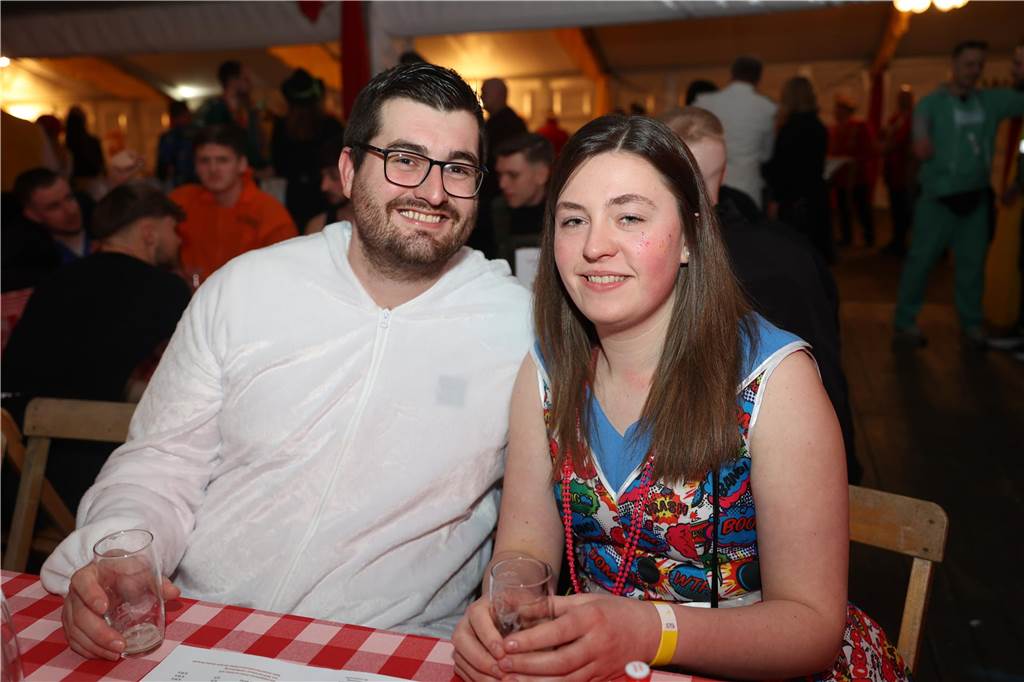Super Stimmung beim Karneval in Olfen: Über 100 Bilder vom Prinzenball Eindrücke vom Prinzenball in Olfen am Sonntagabend