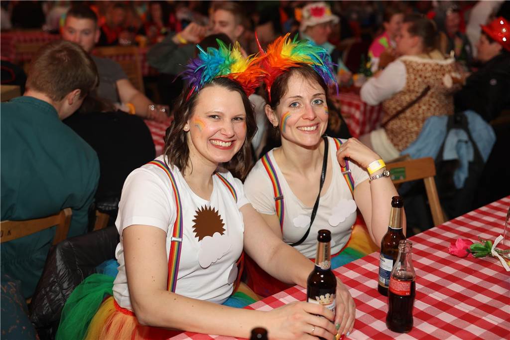 Super Stimmung beim Karneval in Olfen: Über 100 Bilder vom Prinzenball Eindrücke vom Prinzenball in Olfen am Sonntagabend