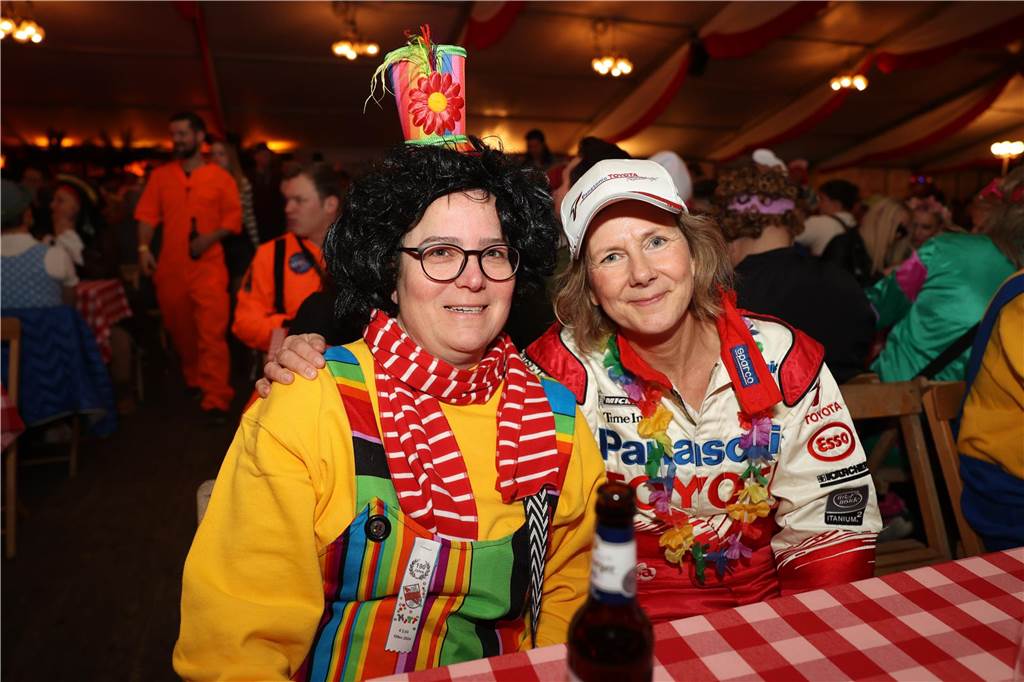 Super Stimmung beim Karneval in Olfen: Über 100 Bilder vom Prinzenball Eindrücke vom Prinzenball in Olfen am Sonntagabend