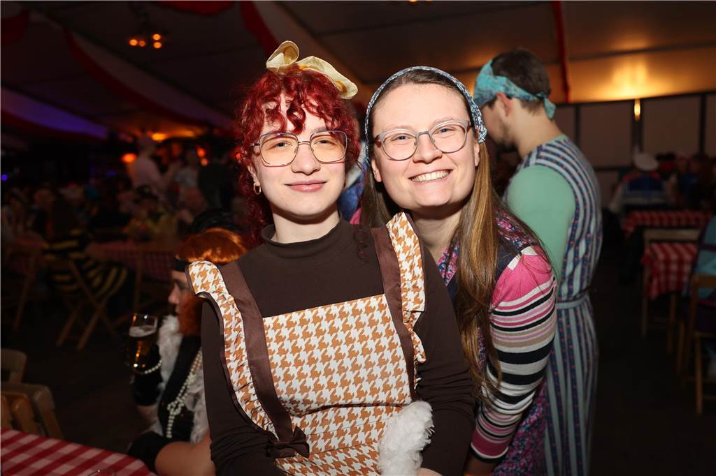 Super Stimmung beim Karneval in Olfen: Über 100 Bilder vom Prinzenball Eindrücke vom Prinzenball in Olfen am Sonntagabend