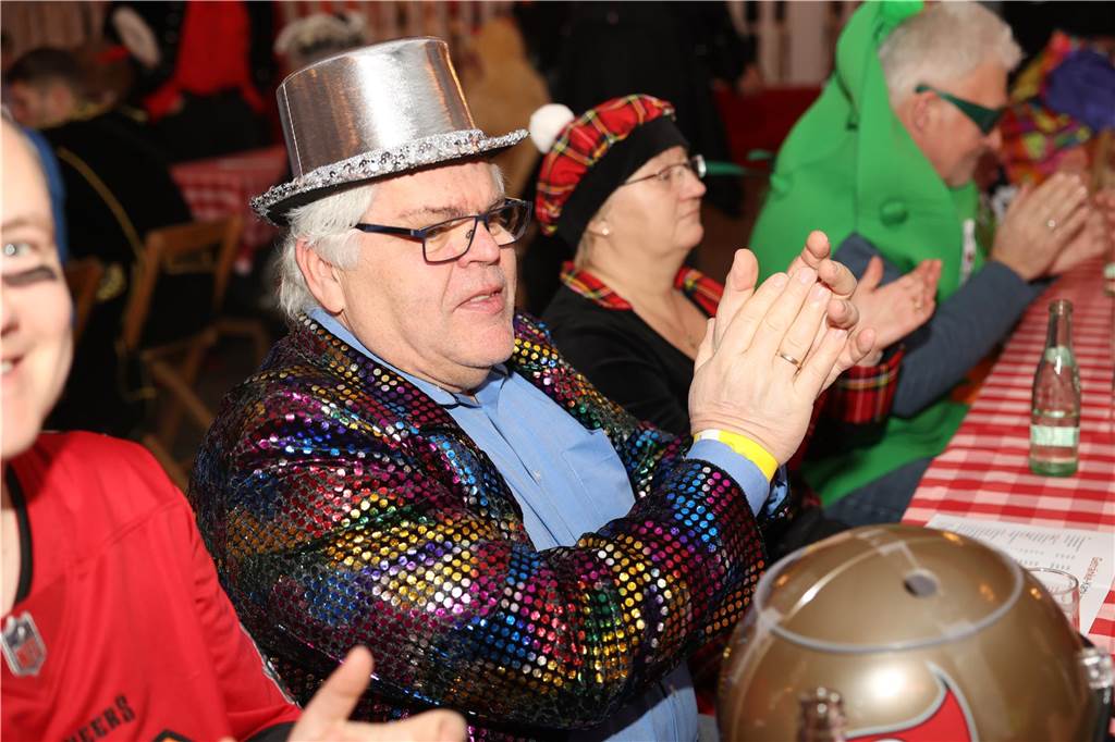 Super Stimmung beim Karneval in Olfen: Über 100 Bilder vom Prinzenball Eindrücke vom Prinzenball in Olfen am Sonntagabend