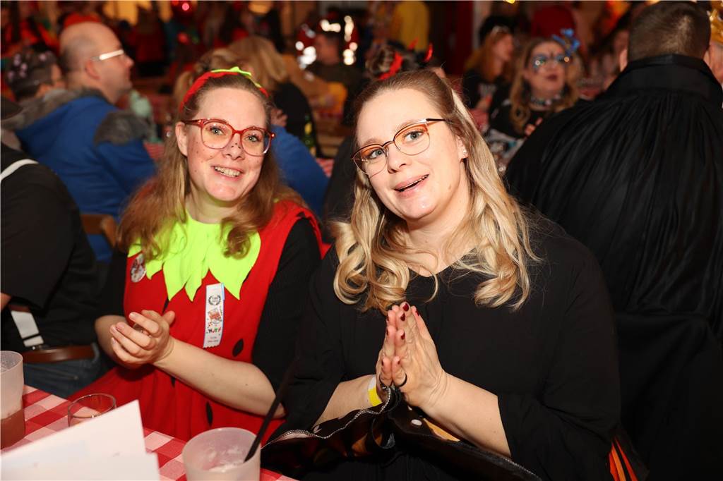 Super Stimmung beim Karneval in Olfen: Über 100 Bilder vom Prinzenball Eindrücke vom Prinzenball in Olfen am Sonntagabend