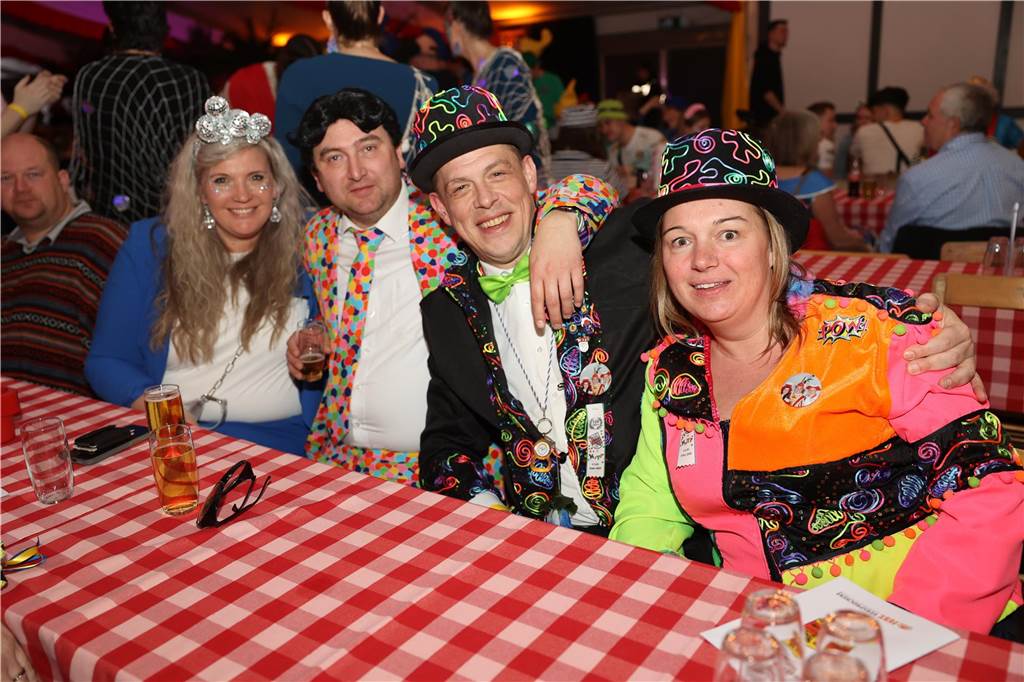 Super Stimmung beim Karneval in Olfen: Über 100 Bilder vom Prinzenball Eindrücke vom Prinzenball in Olfen am Sonntagabend