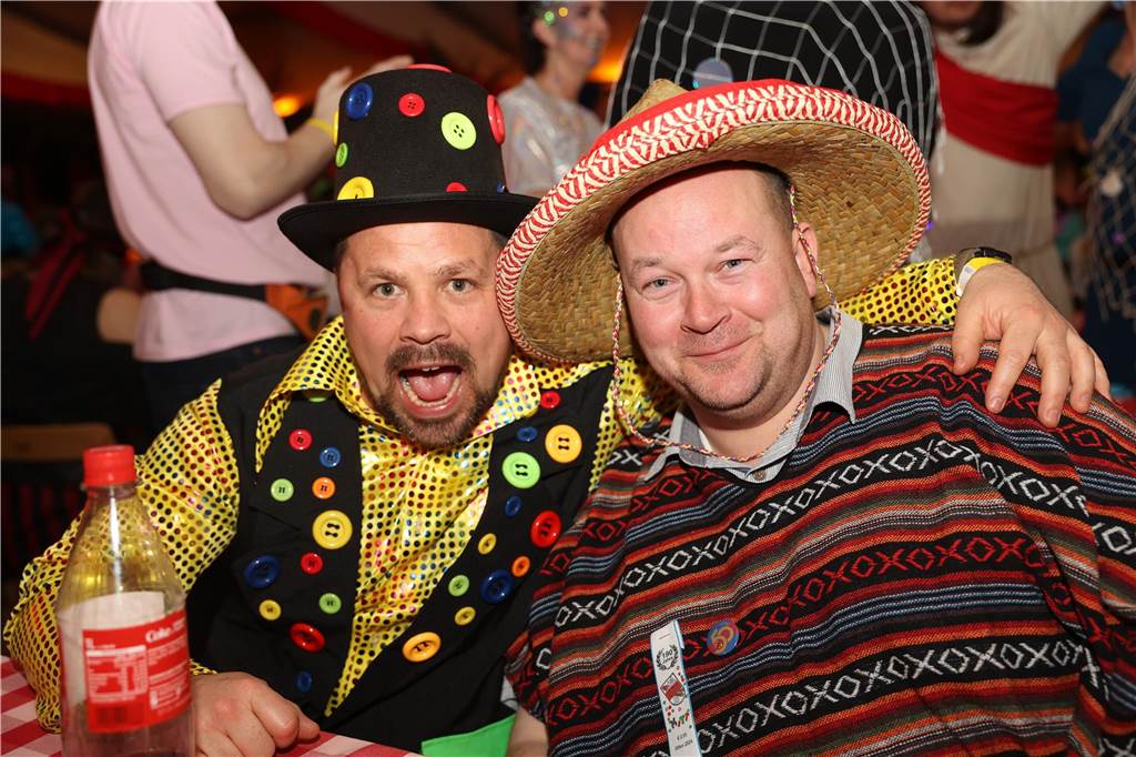 Super Stimmung beim Karneval in Olfen: Über 100 Bilder vom Prinzenball Eindrücke vom Prinzenball in Olfen am Sonntagabend