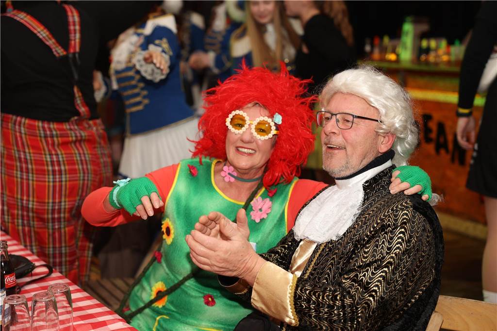 Super Stimmung beim Karneval in Olfen: Über 100 Bilder vom Prinzenball Eindrücke vom Prinzenball in Olfen am Sonntagabend