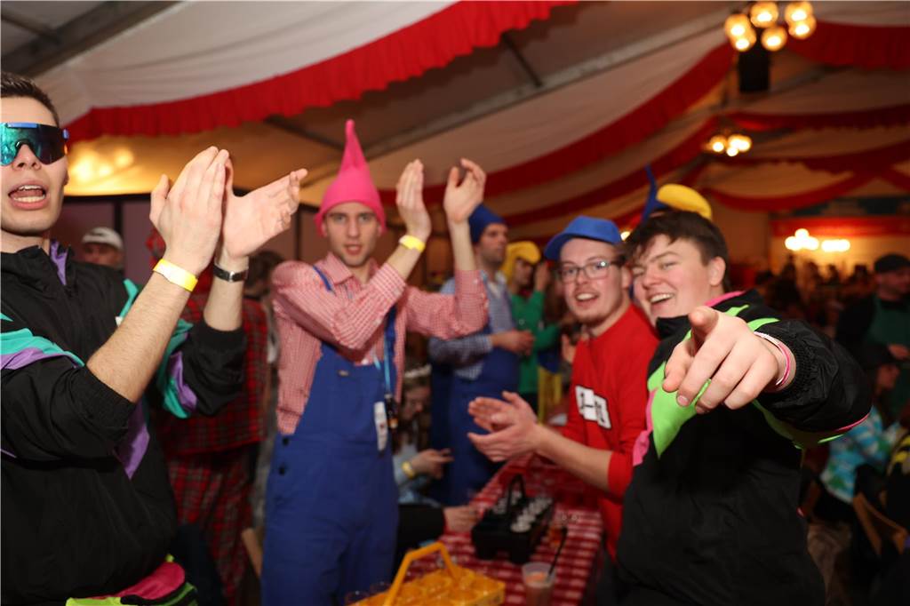 Super Stimmung beim Karneval in Olfen: Über 100 Bilder vom Prinzenball Eindrücke vom Prinzenball in Olfen am Sonntagabend