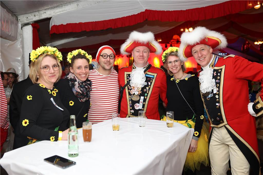 Super Stimmung beim Karneval in Olfen: Über 100 Bilder vom Prinzenball Eindrücke vom Prinzenball in Olfen am Sonntagabend