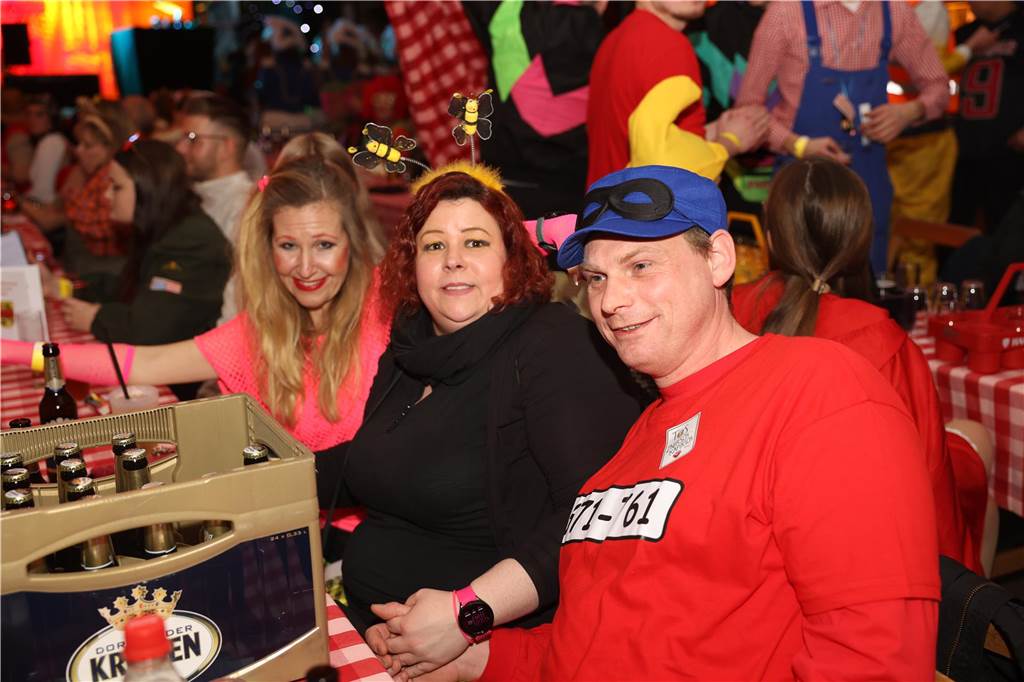 Super Stimmung beim Karneval in Olfen: Über 100 Bilder vom Prinzenball Eindrücke vom Prinzenball in Olfen am Sonntagabend