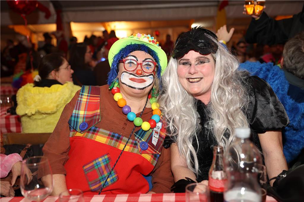 Super Stimmung beim Karneval in Olfen: Über 100 Bilder vom Prinzenball Eindrücke vom Prinzenball in Olfen am Sonntagabend
