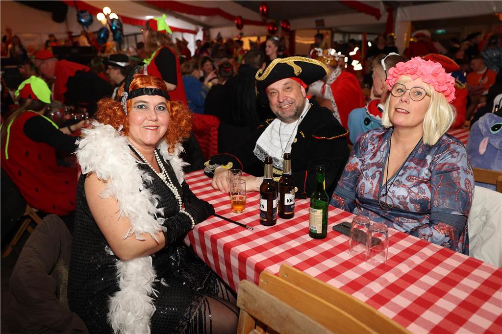 Super Stimmung beim Karneval in Olfen: Über 100 Bilder vom Prinzenball Eindrücke vom Prinzenball in Olfen am Sonntagabend