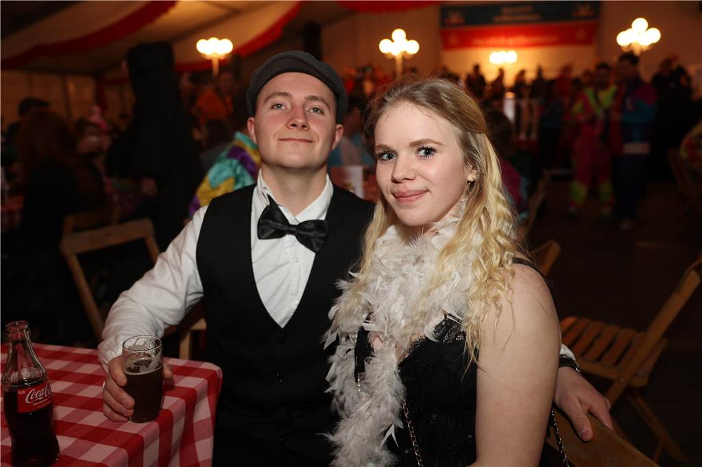 Super Stimmung beim Karneval in Olfen: Über 100 Bilder vom Prinzenball Eindrücke vom Prinzenball in Olfen am Sonntagabend