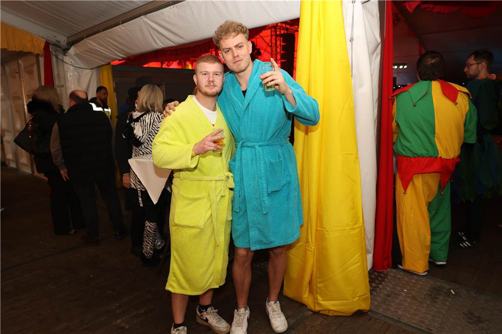 Super Stimmung beim Karneval in Olfen: Über 100 Bilder vom Prinzenball Eindrücke vom Prinzenball in Olfen am Sonntagabend
