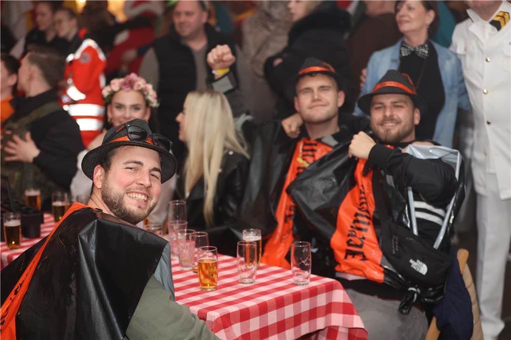 Super Stimmung beim Karneval in Olfen: Über 100 Bilder vom Prinzenball Eindrücke vom Prinzenball in Olfen am Sonntagabend