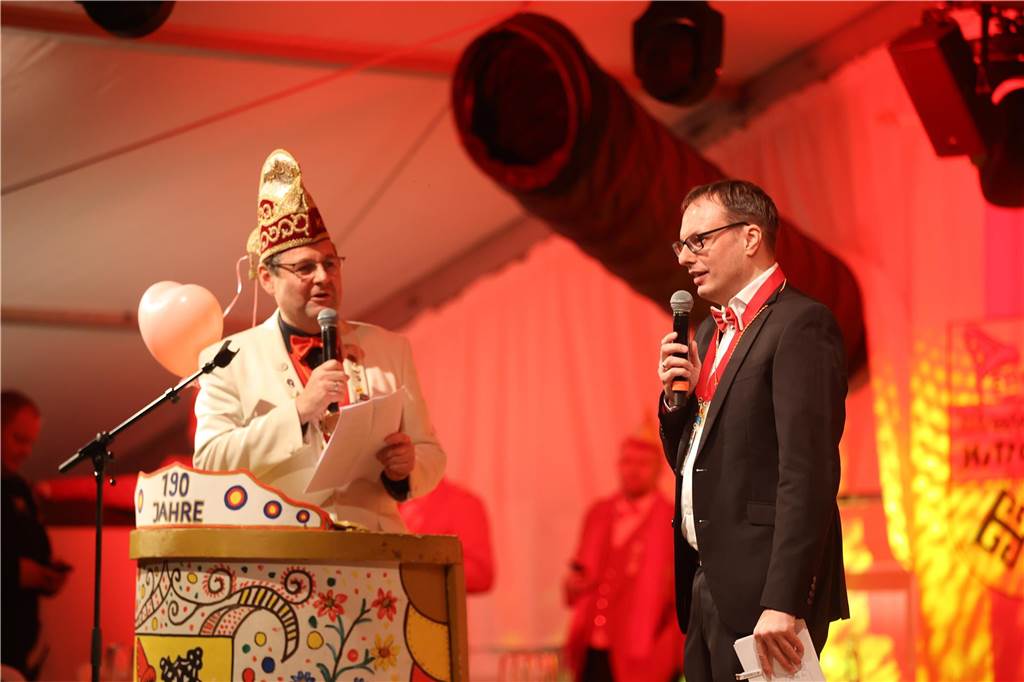 Super Stimmung beim Karneval in Olfen: Über 100 Bilder vom Prinzenball Eindrücke vom Prinzenball in Olfen am Sonntagabend
