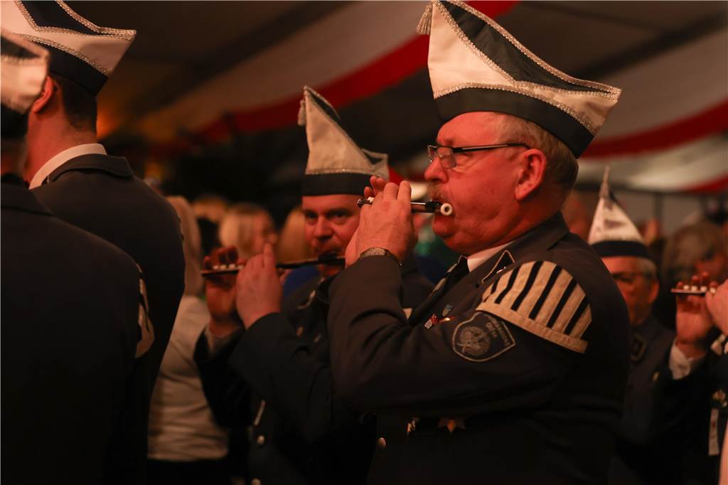 Super Stimmung beim Karneval in Olfen: Über 100 Bilder vom Prinzenball Eindrücke vom Prinzenball in Olfen am Sonntagabend