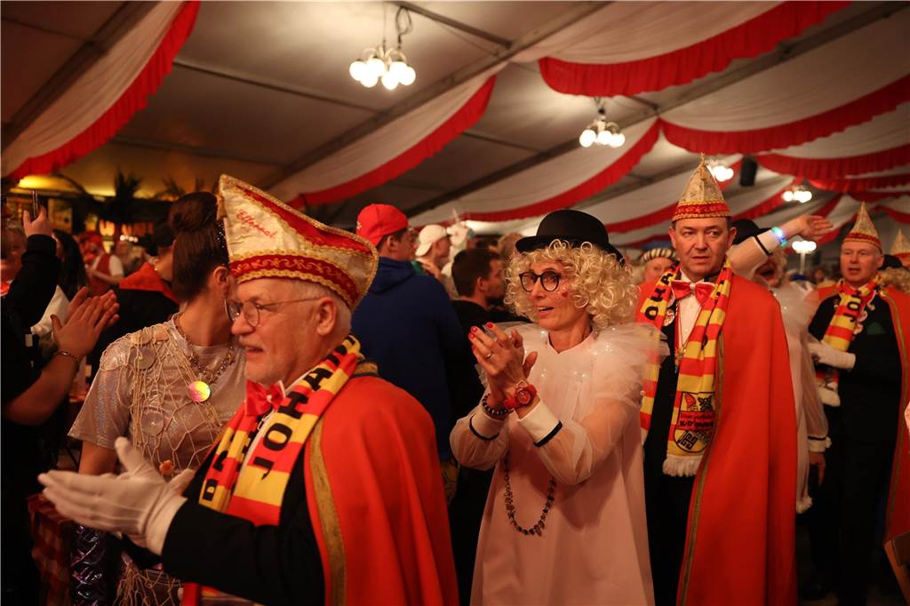 Super Stimmung beim Karneval in Olfen: Über 100 Bilder vom Prinzenball Eindrücke vom Prinzenball in Olfen am Sonntagabend