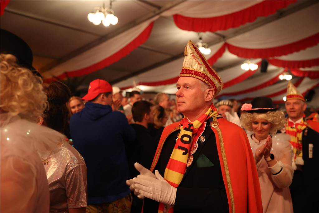 Super Stimmung beim Karneval in Olfen: Über 100 Bilder vom Prinzenball Eindrücke vom Prinzenball in Olfen am Sonntagabend