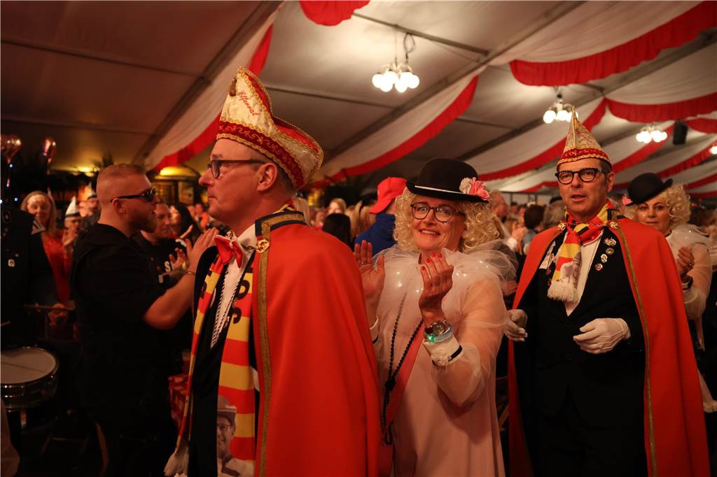 Super Stimmung beim Karneval in Olfen: Über 100 Bilder vom Prinzenball Eindrücke vom Prinzenball in Olfen am Sonntagabend