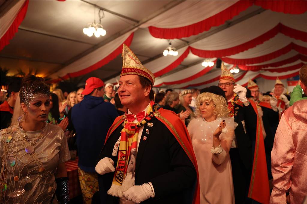 Super Stimmung beim Karneval in Olfen: Über 100 Bilder vom Prinzenball Eindrücke vom Prinzenball in Olfen am Sonntagabend