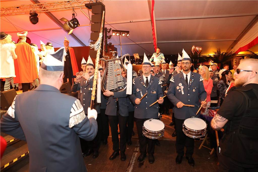 Super Stimmung beim Karneval in Olfen: Über 100 Bilder vom Prinzenball Eindrücke vom Prinzenball in Olfen am Sonntagabend