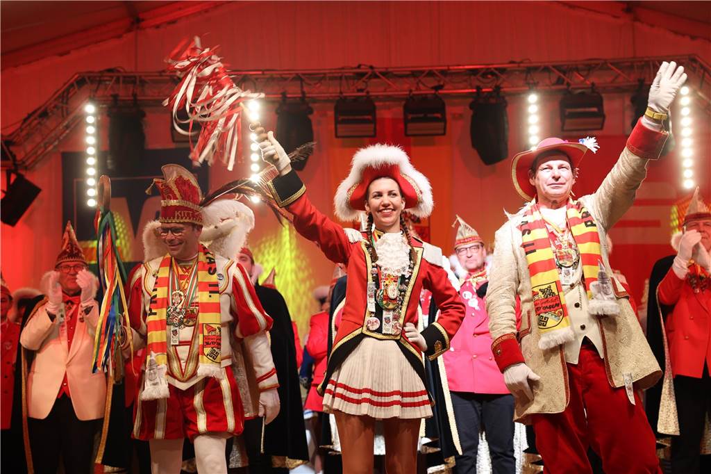 Super Stimmung beim Karneval in Olfen: Über 100 Bilder vom Prinzenball Eindrücke vom Prinzenball in Olfen am Sonntagabend
