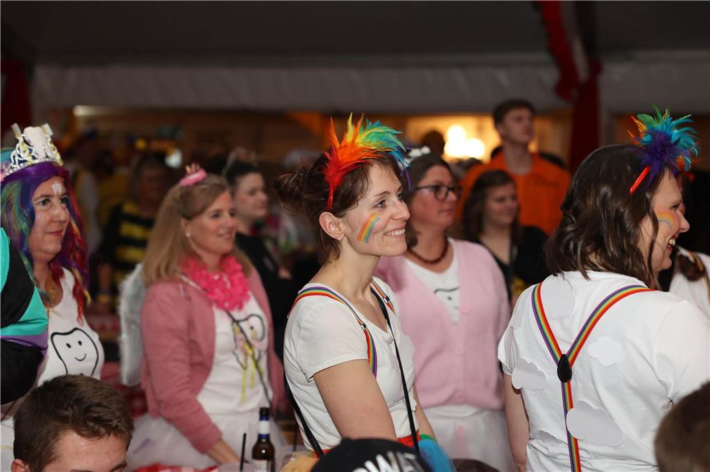 Super Stimmung beim Karneval in Olfen: Über 100 Bilder vom Prinzenball Eindrücke vom Prinzenball in Olfen am Sonntagabend