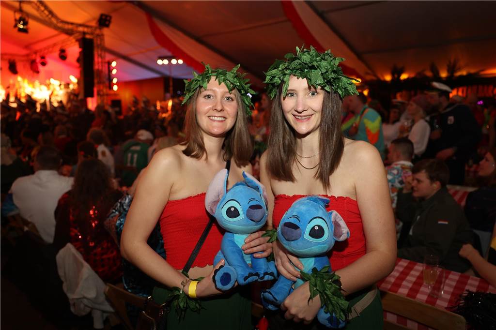 Super Stimmung beim Karneval in Olfen: Über 100 Bilder vom Prinzenball Eindrücke vom Prinzenball in Olfen am Sonntagabend