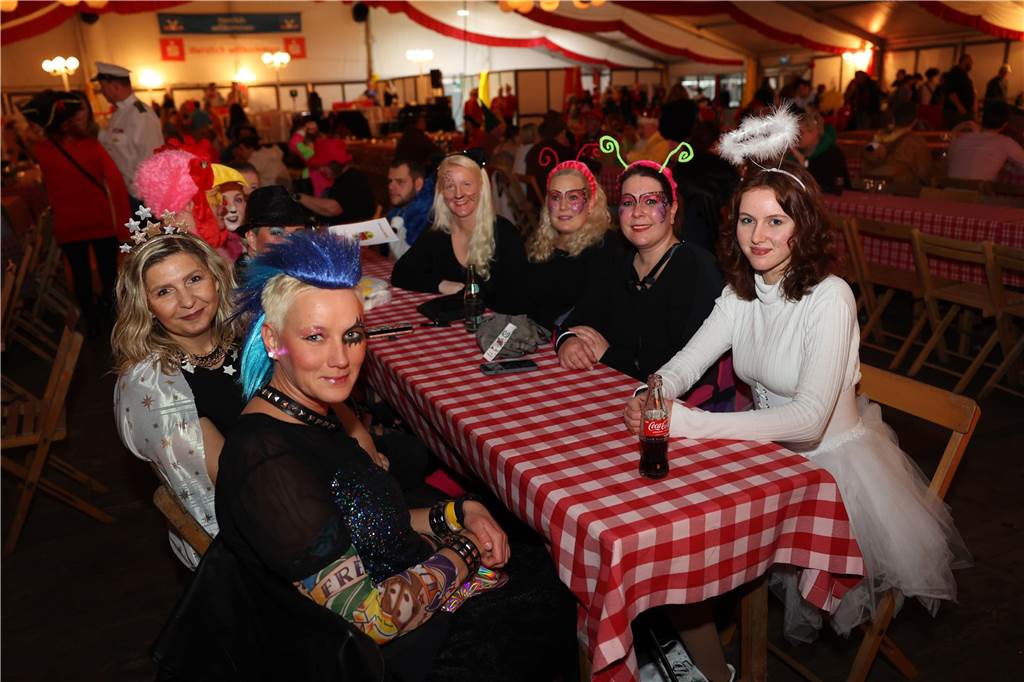 Eindrücke vom Rosenmontag aus dem Festzelt in Olfen. 