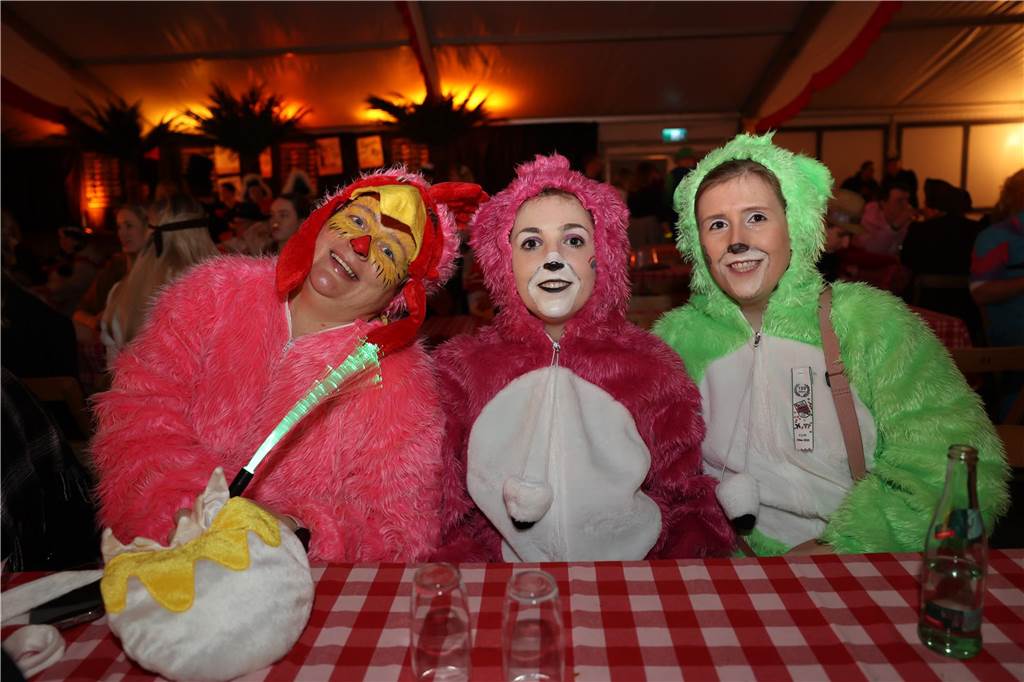 Eindrücke vom Rosenmontag aus dem Festzelt in Olfen. 