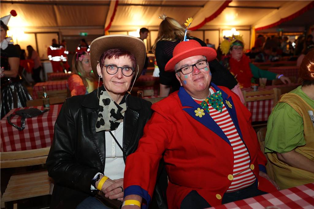 Eindrücke vom Rosenmontag aus dem Festzelt in Olfen. 