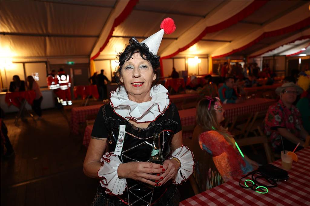 Eindrücke vom Rosenmontag aus dem Festzelt in Olfen. 