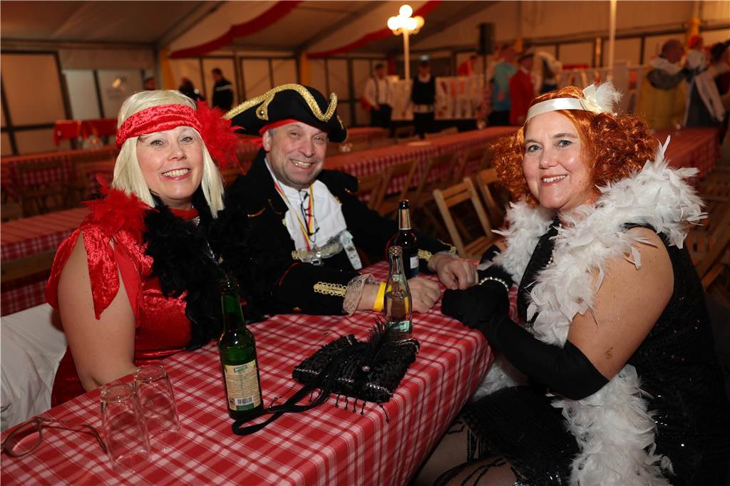 Eindrücke vom Rosenmontag aus dem Festzelt in Olfen. 