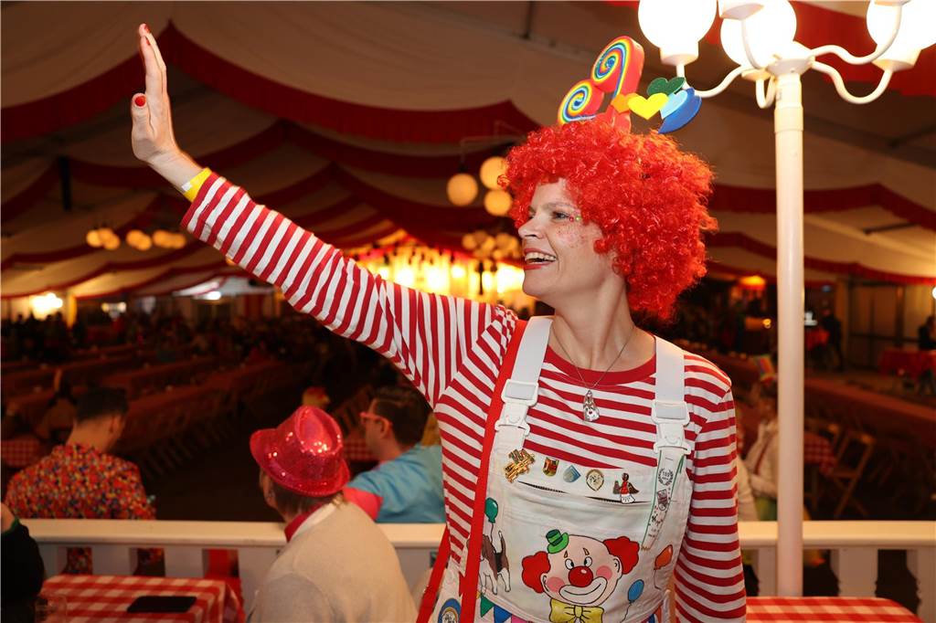Eindrücke vom Rosenmontag aus dem Festzelt in Olfen. 