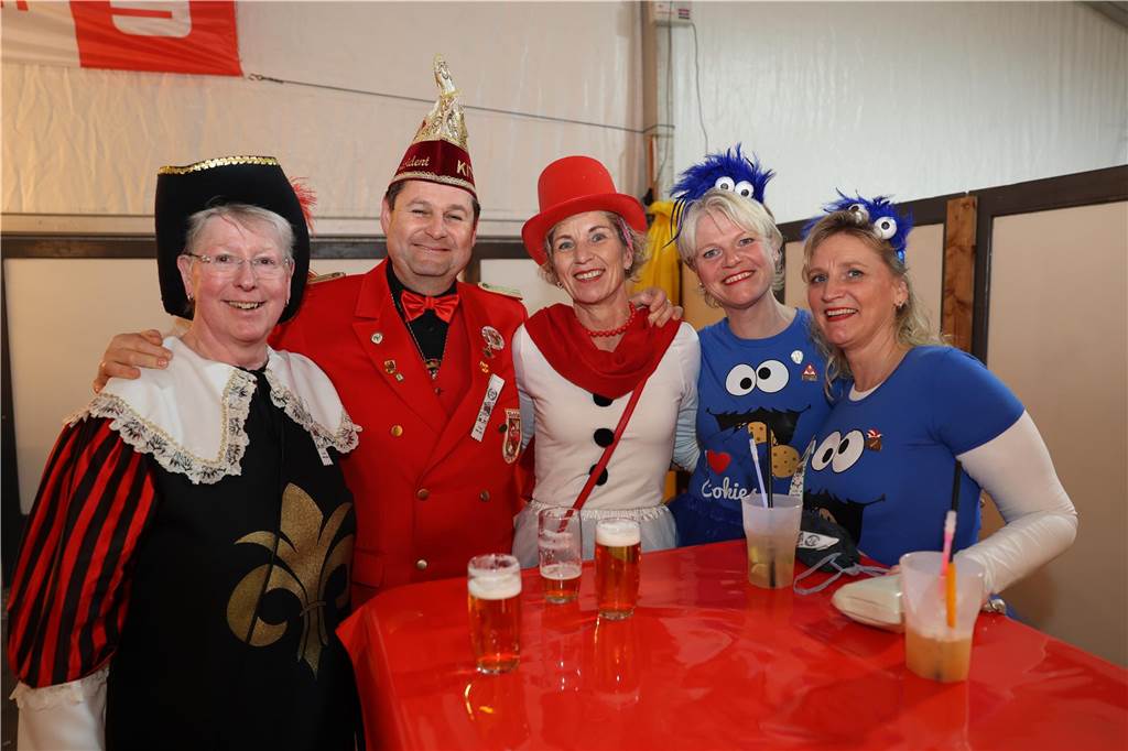 Eindrücke vom Rosenmontag aus dem Festzelt in Olfen. 