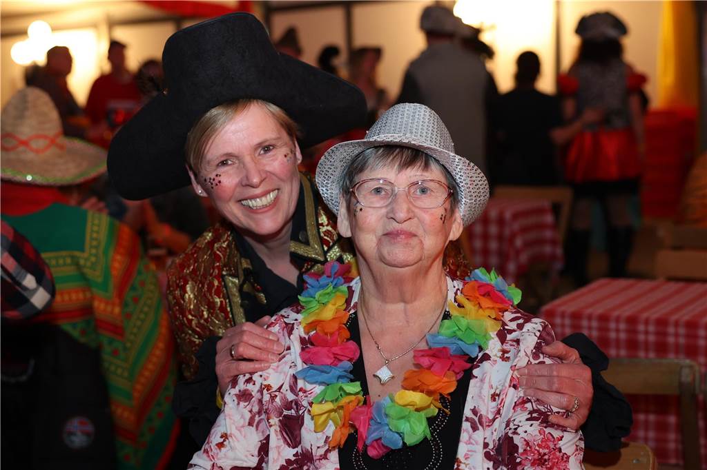 Eindrücke vom Rosenmontag aus dem Festzelt in Olfen. 