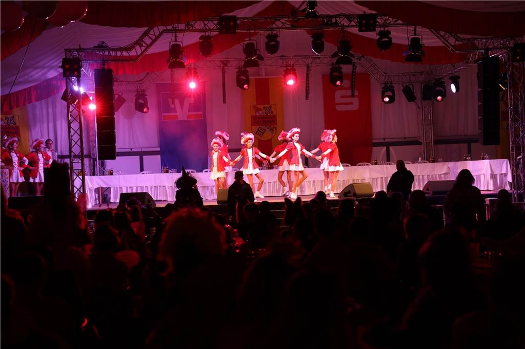 Eindrücke vom Rosenmontag aus dem Festzelt in Olfen. 