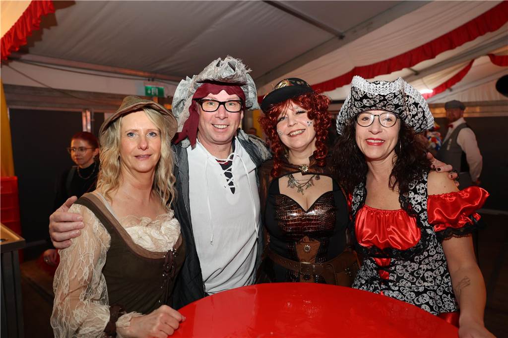 Eindrücke vom Rosenmontag aus dem Festzelt in Olfen. 