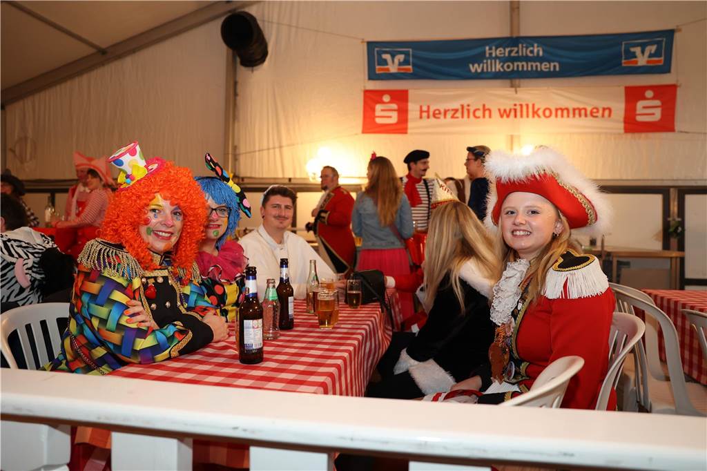 Eindrücke vom Rosenmontag aus dem Festzelt in Olfen. 
