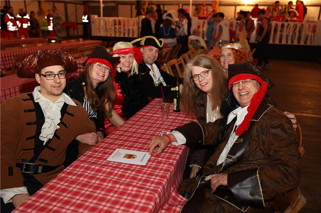 Eindrücke vom Rosenmontag aus dem Festzelt in Olfen. 