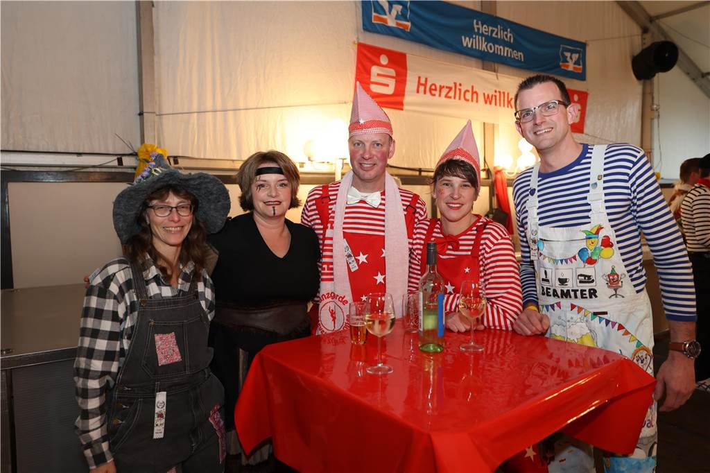 Eindrücke vom Rosenmontag aus dem Festzelt in Olfen. 