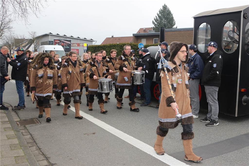 Eindrücke vom Rosenmontag mit dem Spielmannszug der KG.