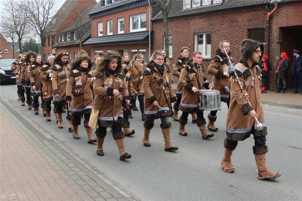 Eindrücke vom Rosenmontag mit dem Spielmannszug der KG.