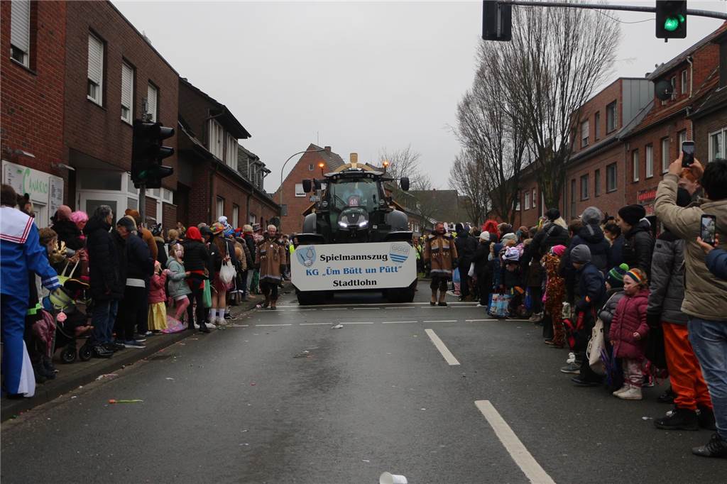 Eindrücke vom Rosenmontag mit dem Spielmannszug der KG.