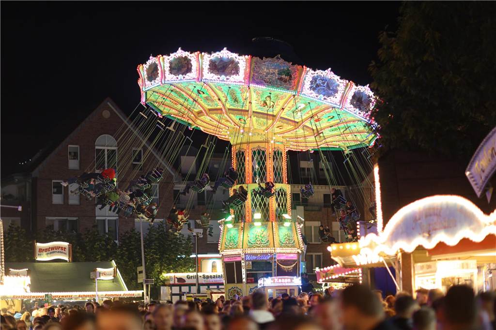 Viele Fotos von Samstagabend: So schön ist Sim-Jü 2023 bei Nacht Eindrücke vom Samstagabend bei Sim-Jü 2023