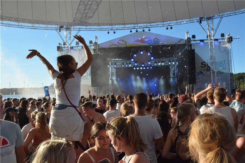 Unsere 75 besten Fotos vom Sunset-Beach-Festival 2018 Eindrücke vom Sunset-Beach-Festival 2018.