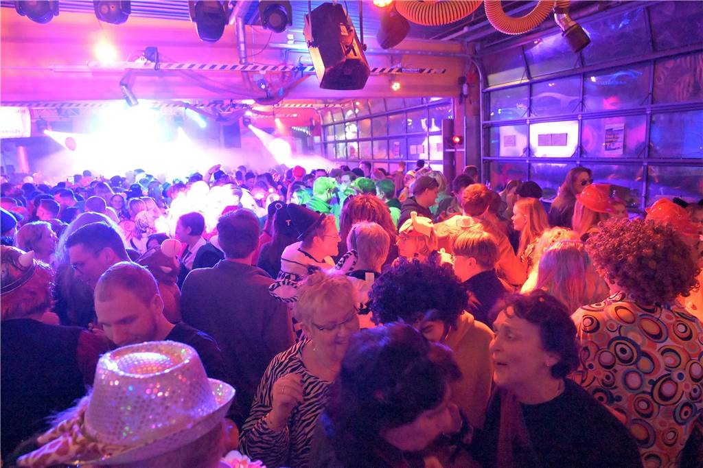 Eindrücke von der After-Zug-Karnevalsparty 2024.