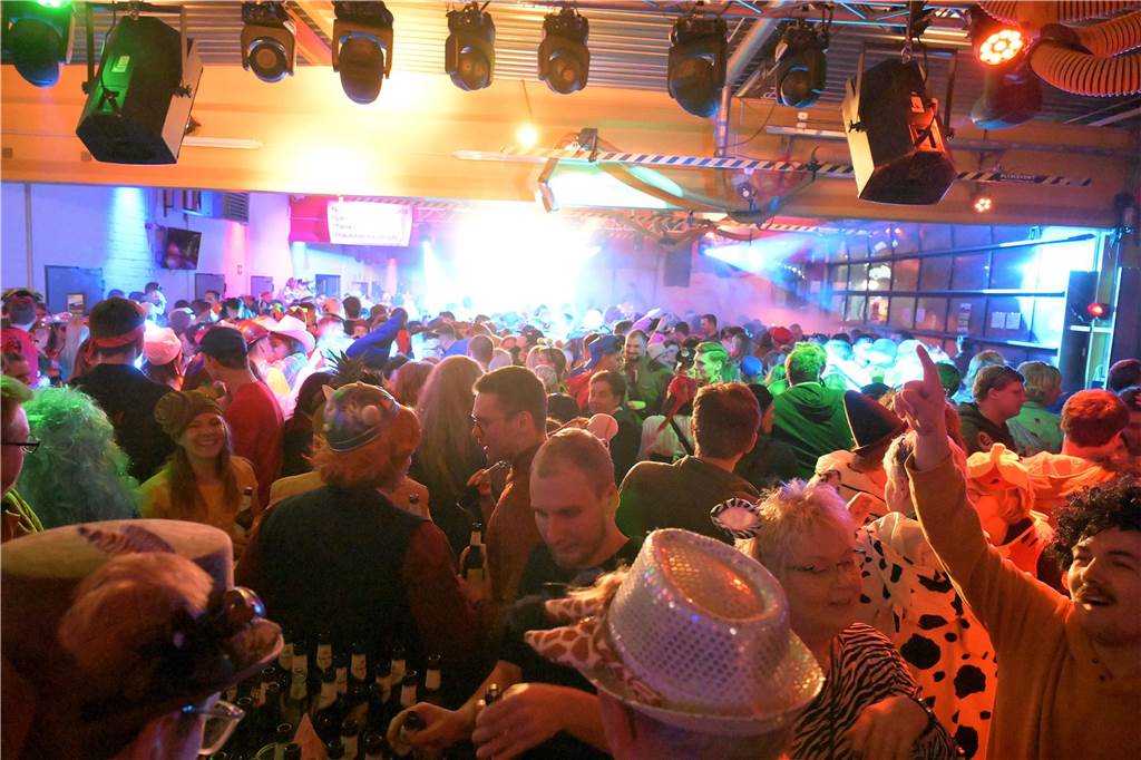 Eindrücke von der After-Zug-Karnevalsparty 2024.
