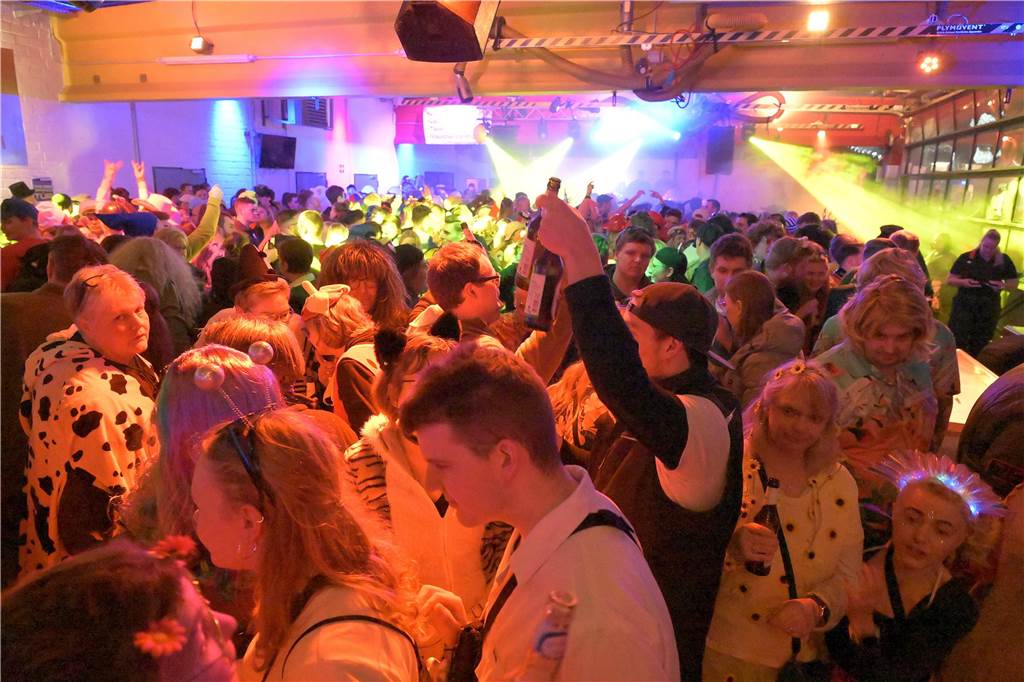 Eindrücke von der After-Zug-Karnevalsparty 2024.